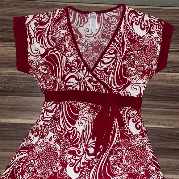 Red and white cap sleeve V-neck - Picture 2 of 8